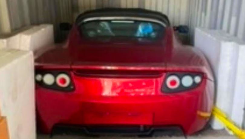 Trio Rodsterov Tesla Barn Find Vse Eshhe V Upakovke Poyavilos V Kitae